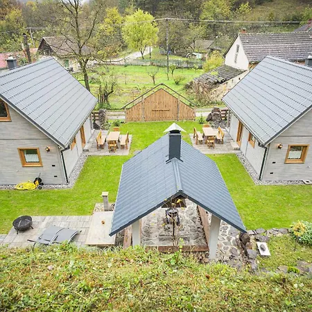 Pod Hradom 2 * Uhrovske Podhradie